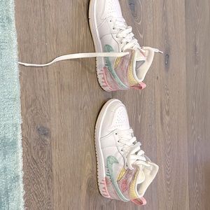 GIRLS AIR-JORDAN 1 MID SE ICE-CREAM